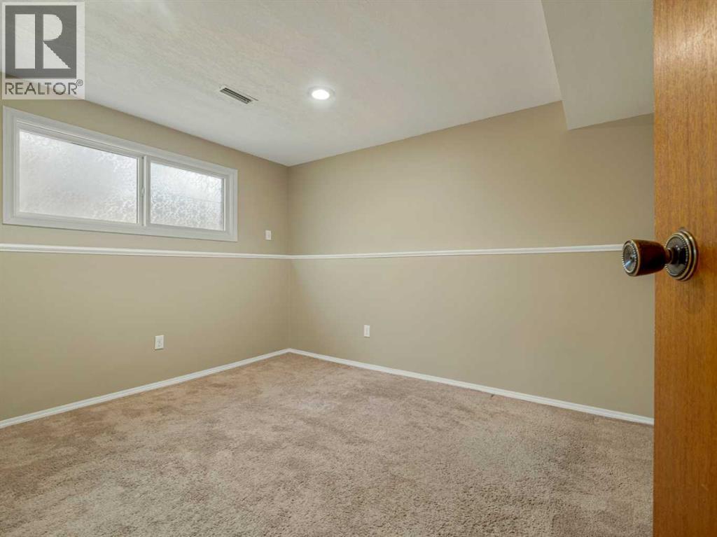80 Ojibwa Road W Property Photo 27