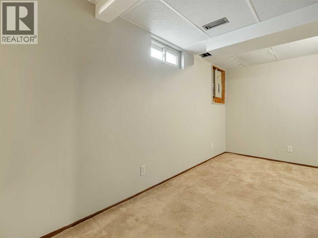 80 Ojibwa Road W Property Photo 37