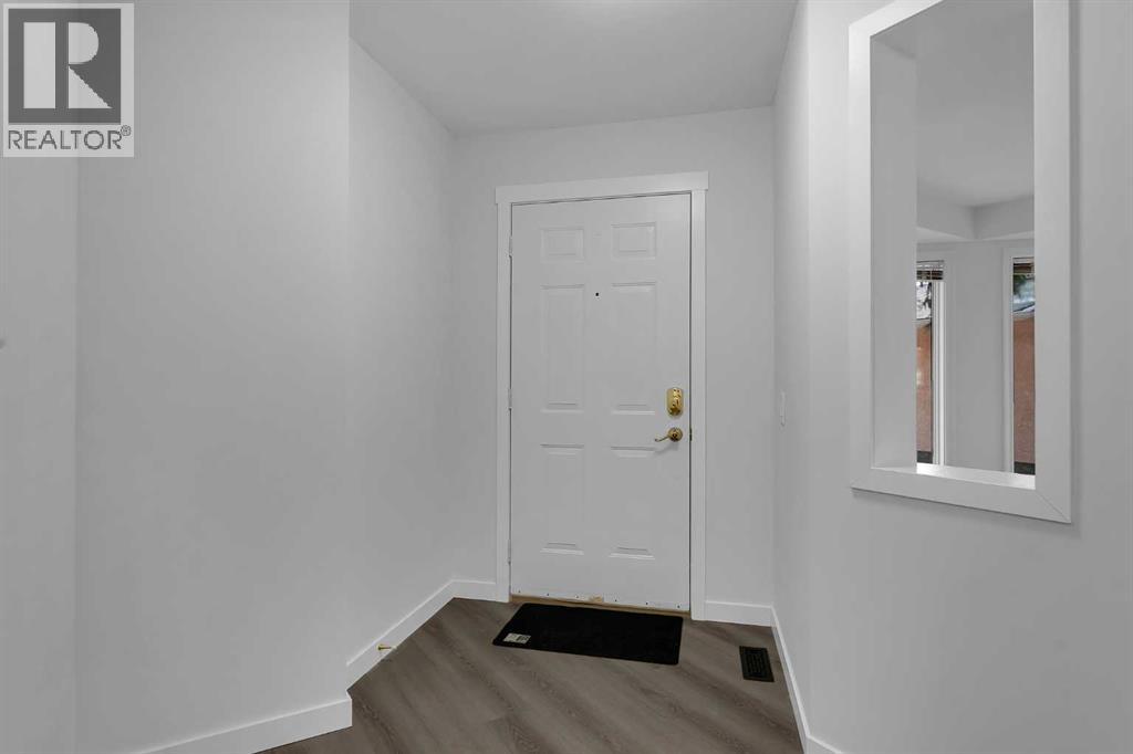 225 Riverwood Close Se Property Photo 2