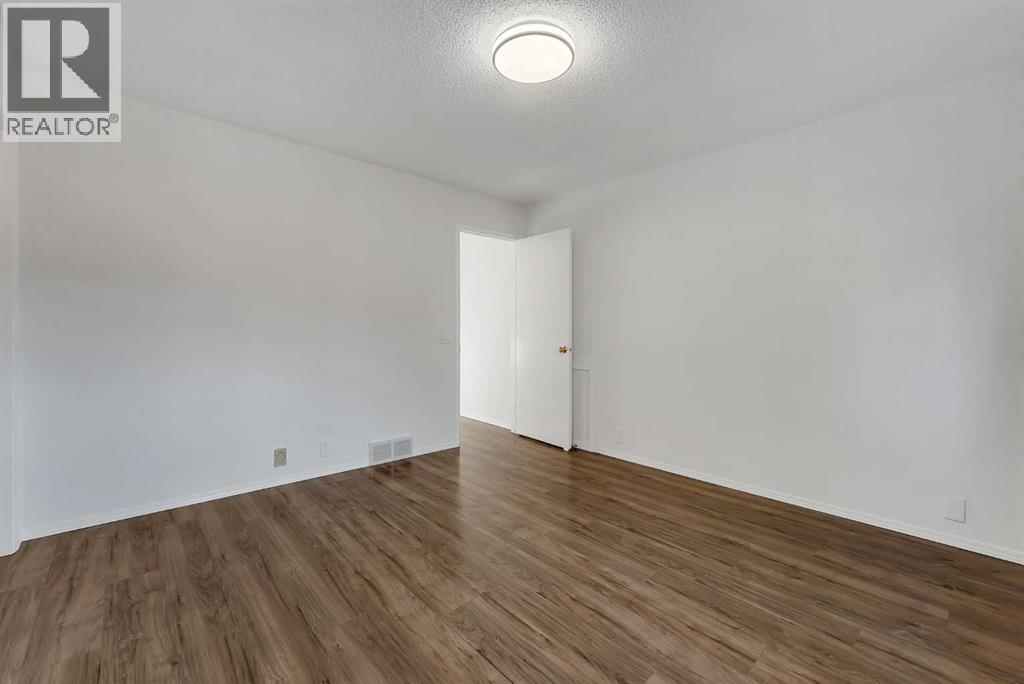 225 Riverwood Close Se Property Photo 23