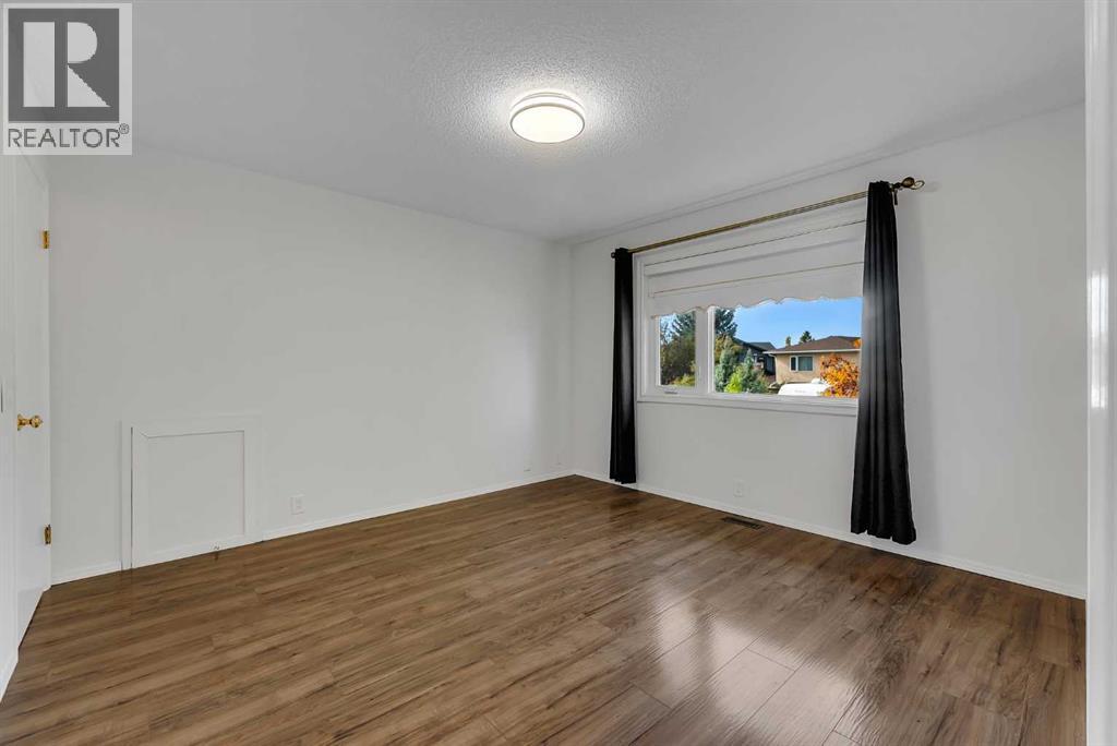 225 Riverwood Close Se Property Photo 24
