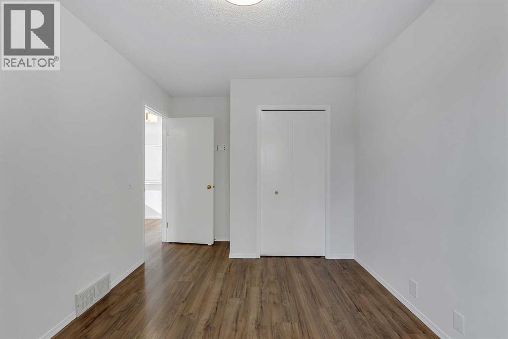 225 Riverwood Close Se Property Photo 29