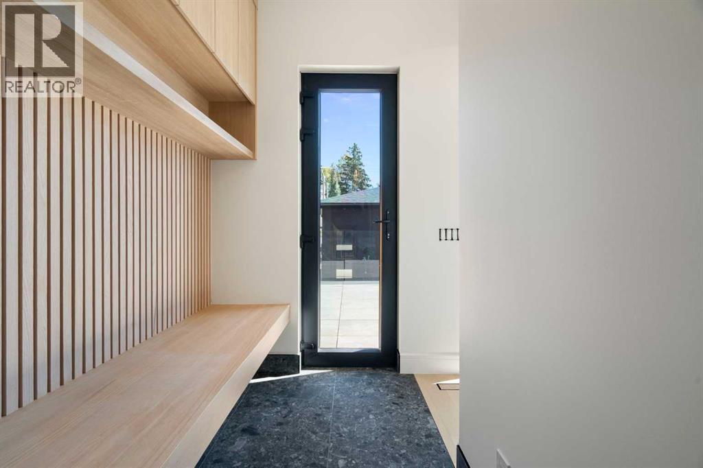 3322 42 Street Sw Property Photo 16