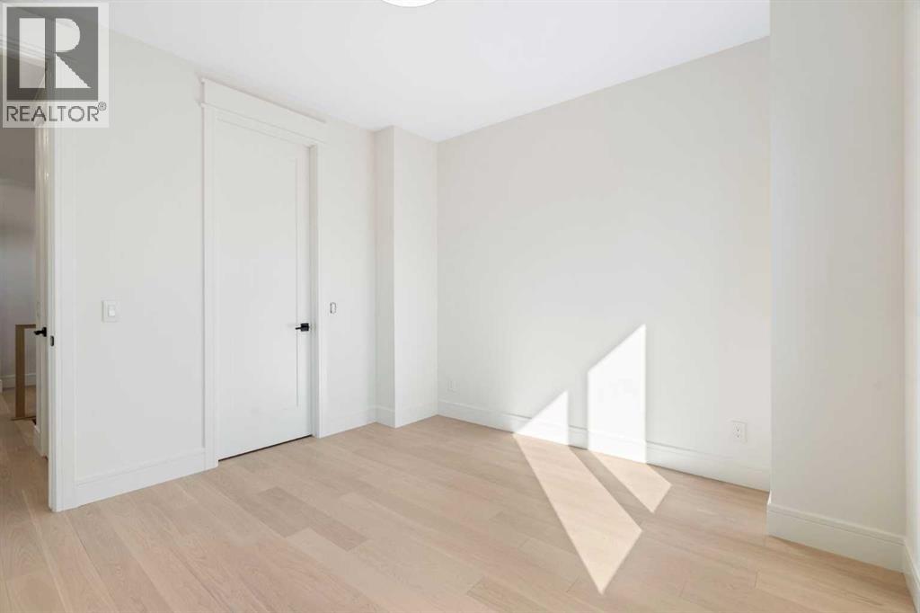 3322 42 Street Sw Property Photo 24