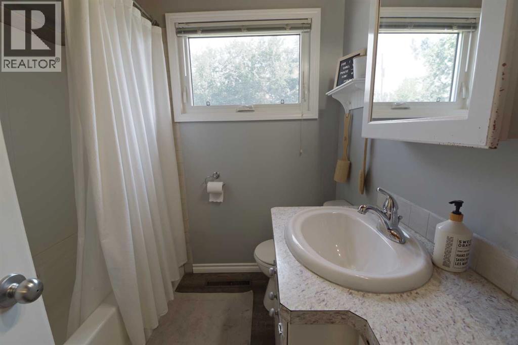 5408 45 Avenue Property Photo 16
