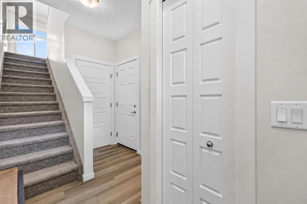 246 Cranbrook Square Se Property Photo 4