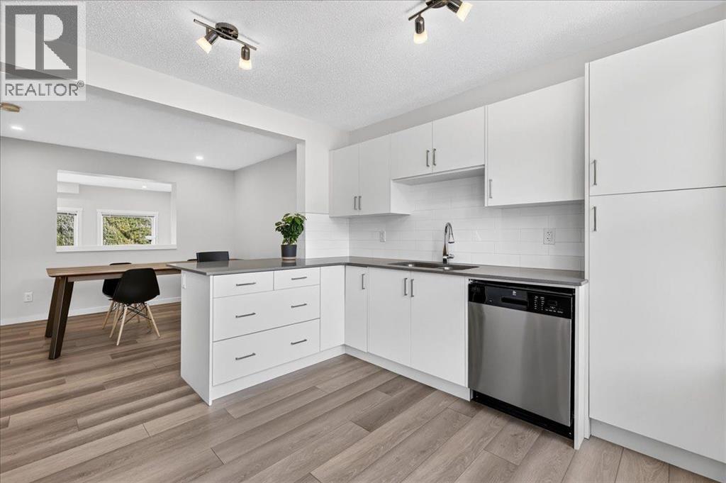 246 Cranbrook Square Se Property Photo 11