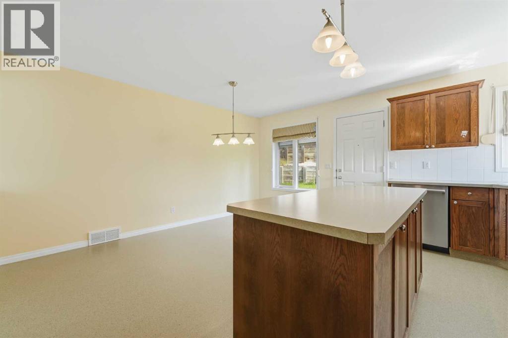 116 Rockyledge Crescent Nw Property Photo 27