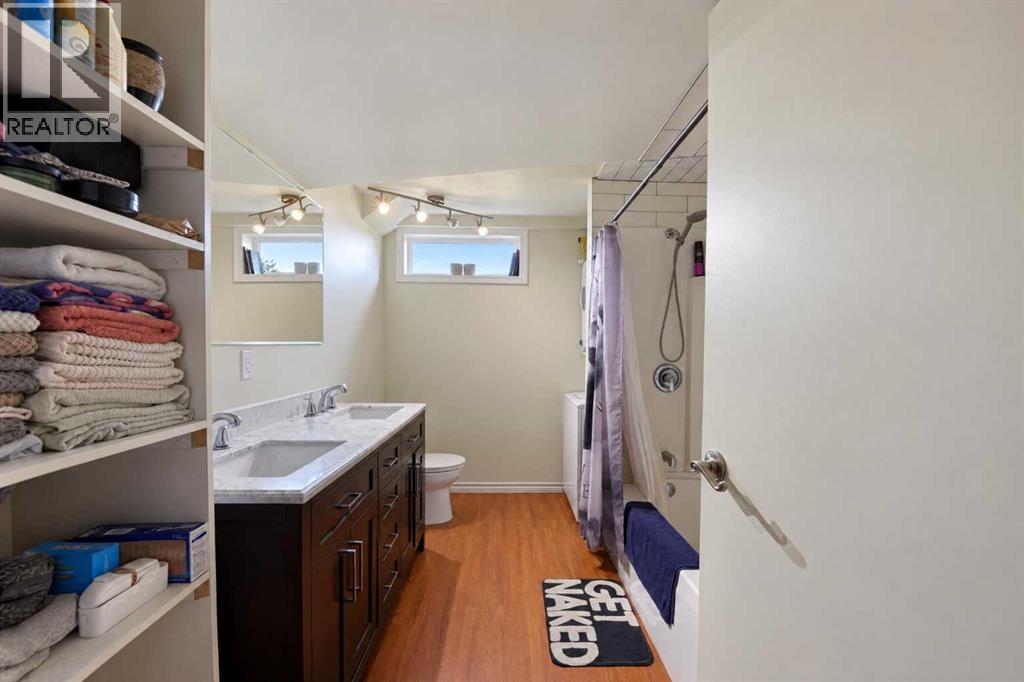 1321 22 Avenue Property Photo 23