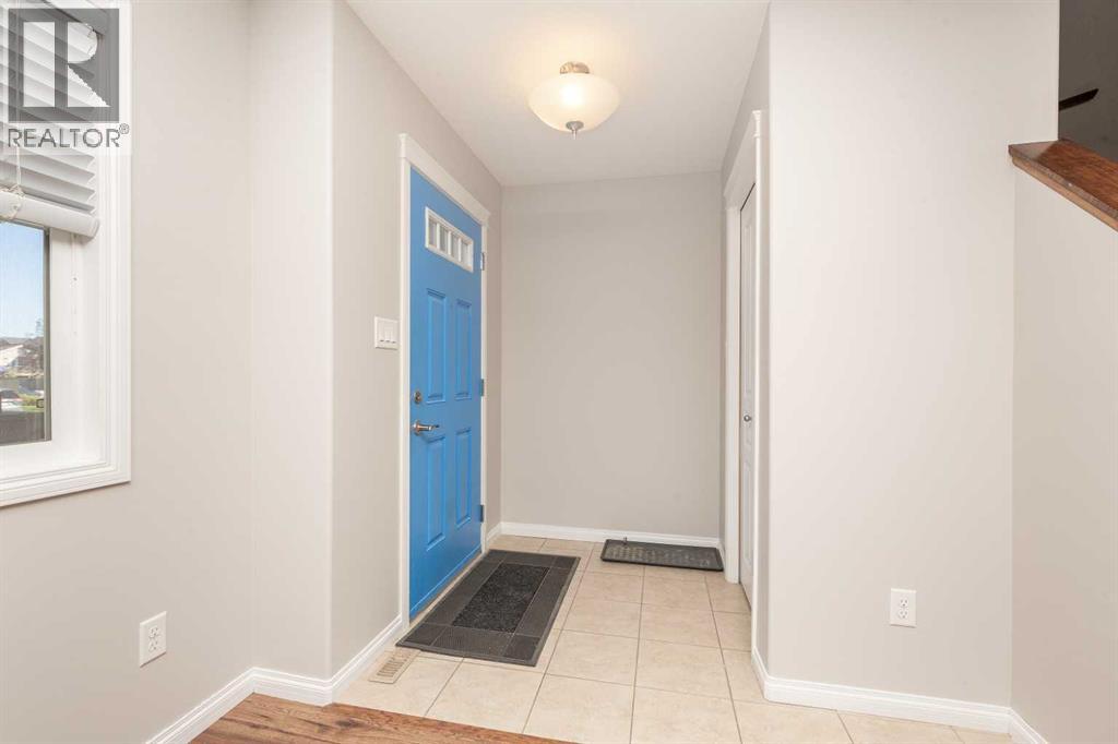 610 Silkstone Point W Property Photo 2
