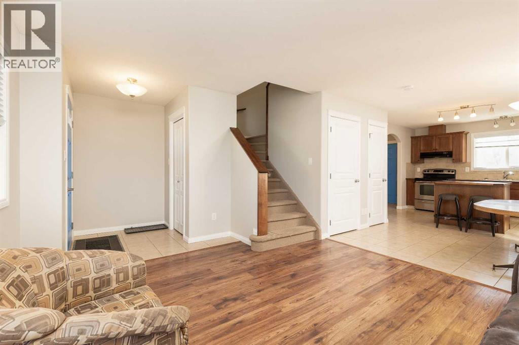 610 Silkstone Point W Property Photo 5
