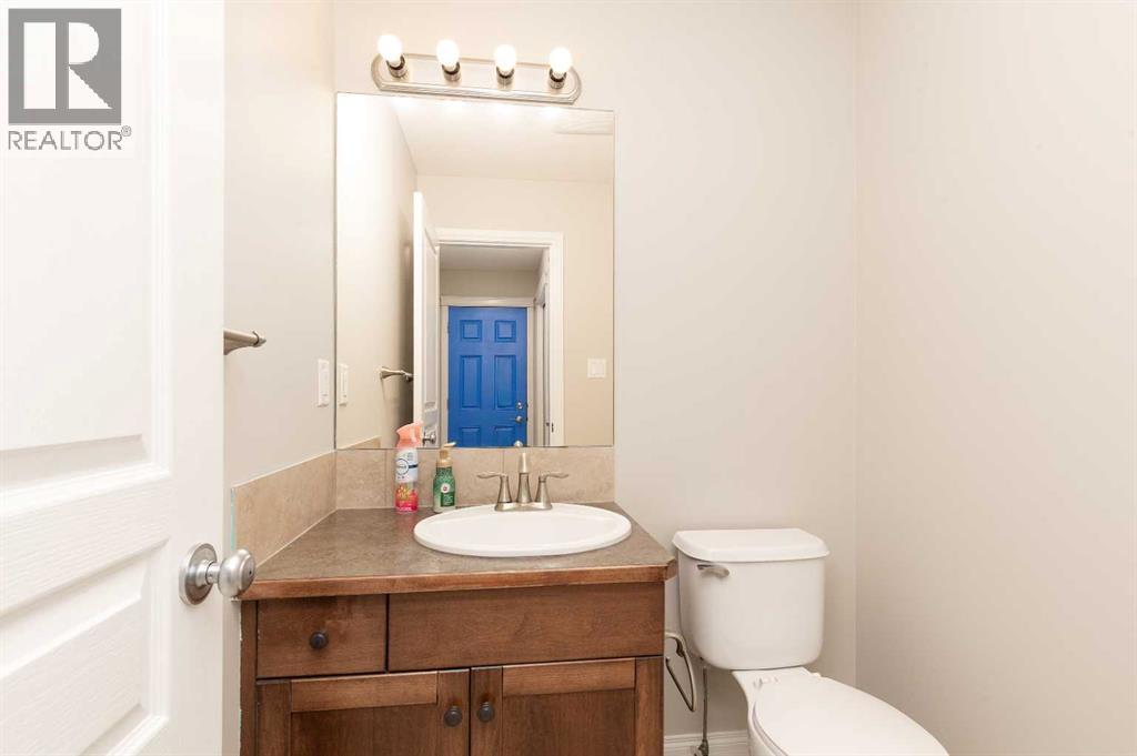 610 Silkstone Point W Property Photo 10