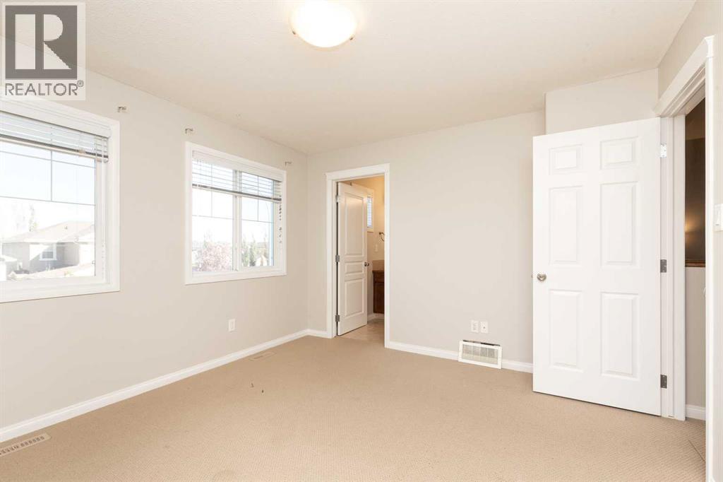 610 Silkstone Point W Property Photo 17