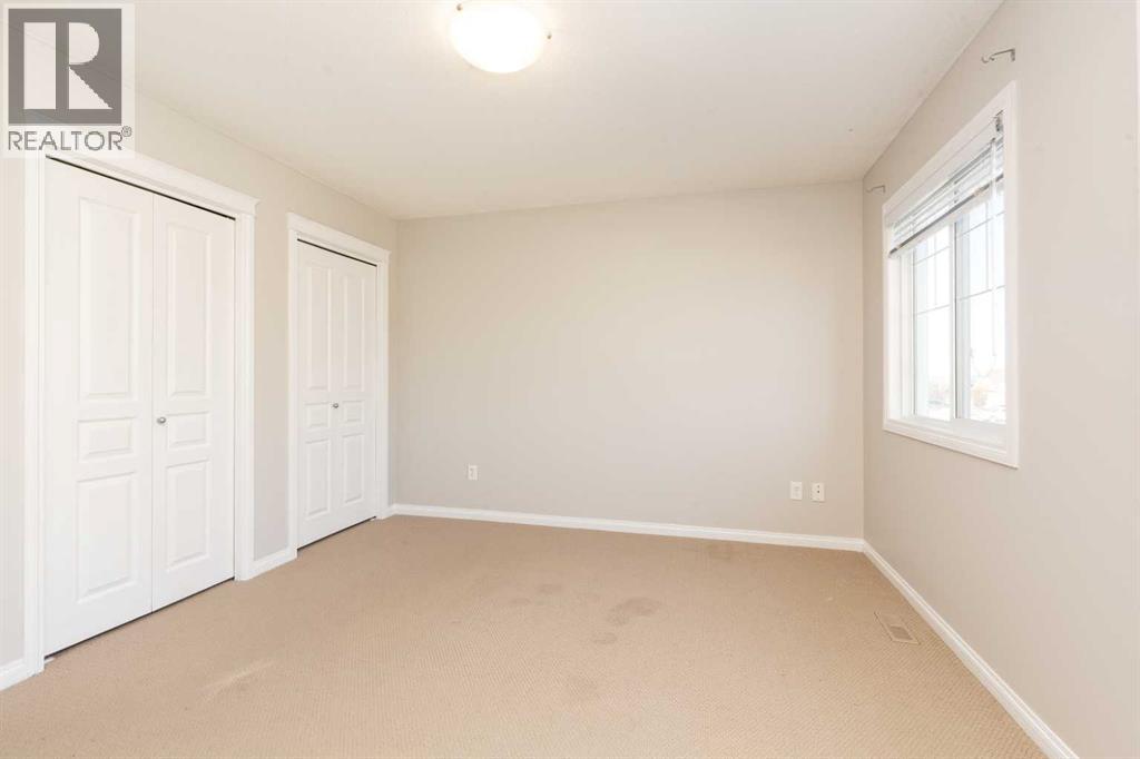 610 Silkstone Point W Property Photo 18
