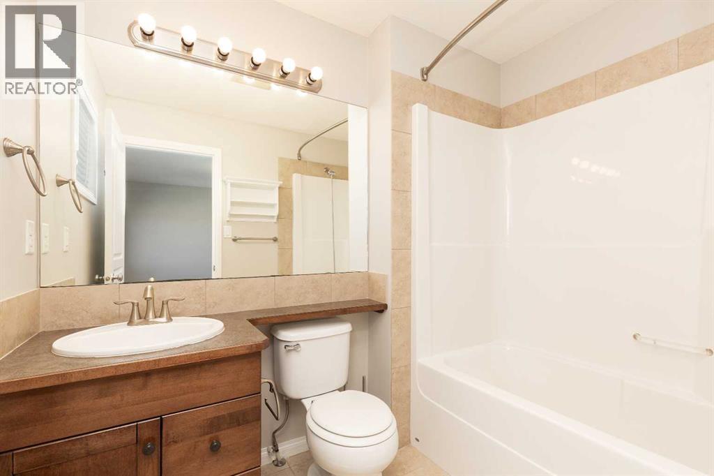 610 Silkstone Point W Property Photo 19