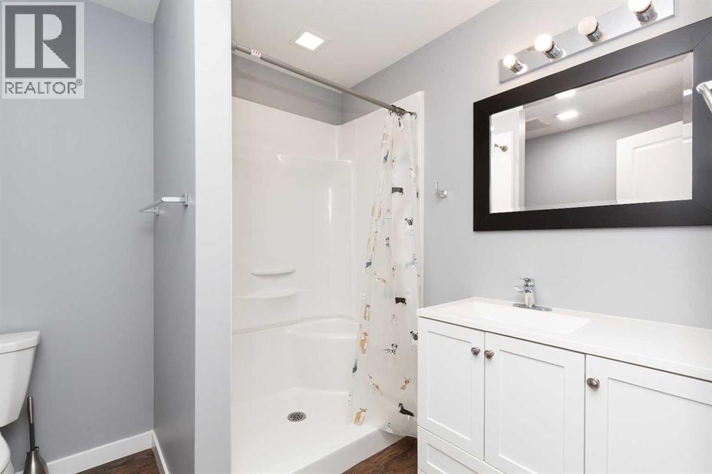 610 Silkstone Point W Property Photo 22