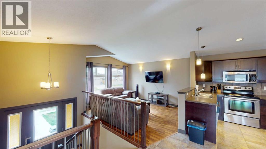 7022 90 Street Property Photo 3