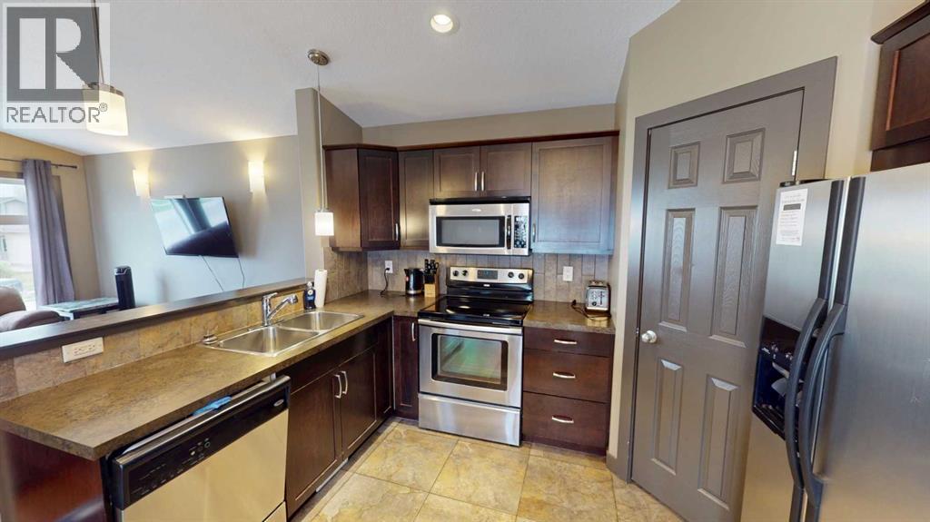 7022 90 Street Property Photo 6