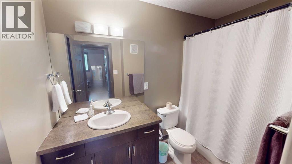 7022 90 Street Property Photo 11