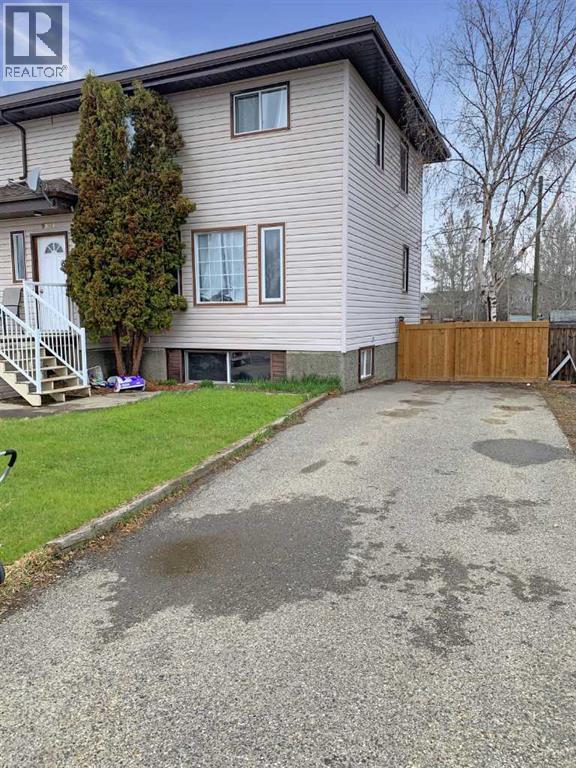 9831 100a Avenue Property Photo 1