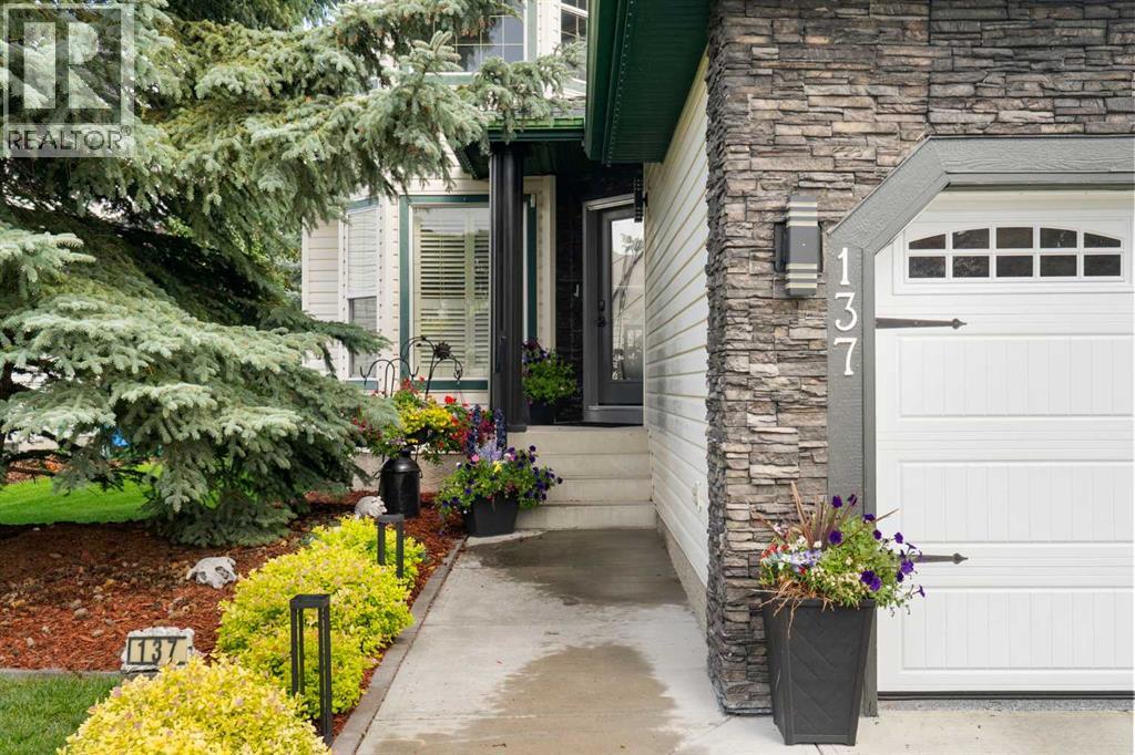 137 Gleneagles View Property Photo 1