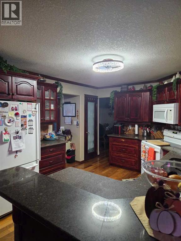 302 8 Avenue Property Photo 4