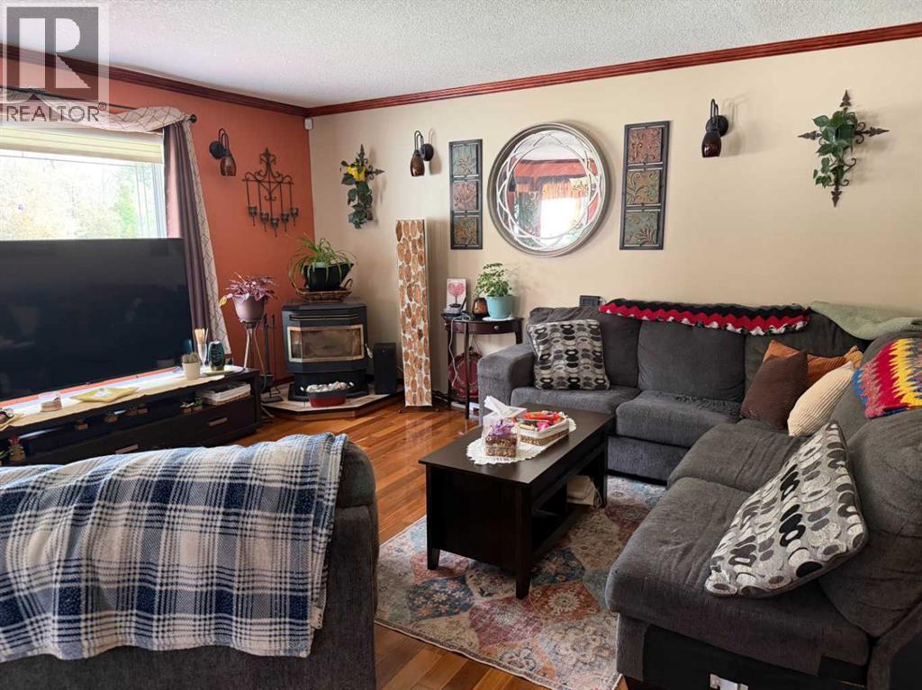 302 8 Avenue Property Photo 5