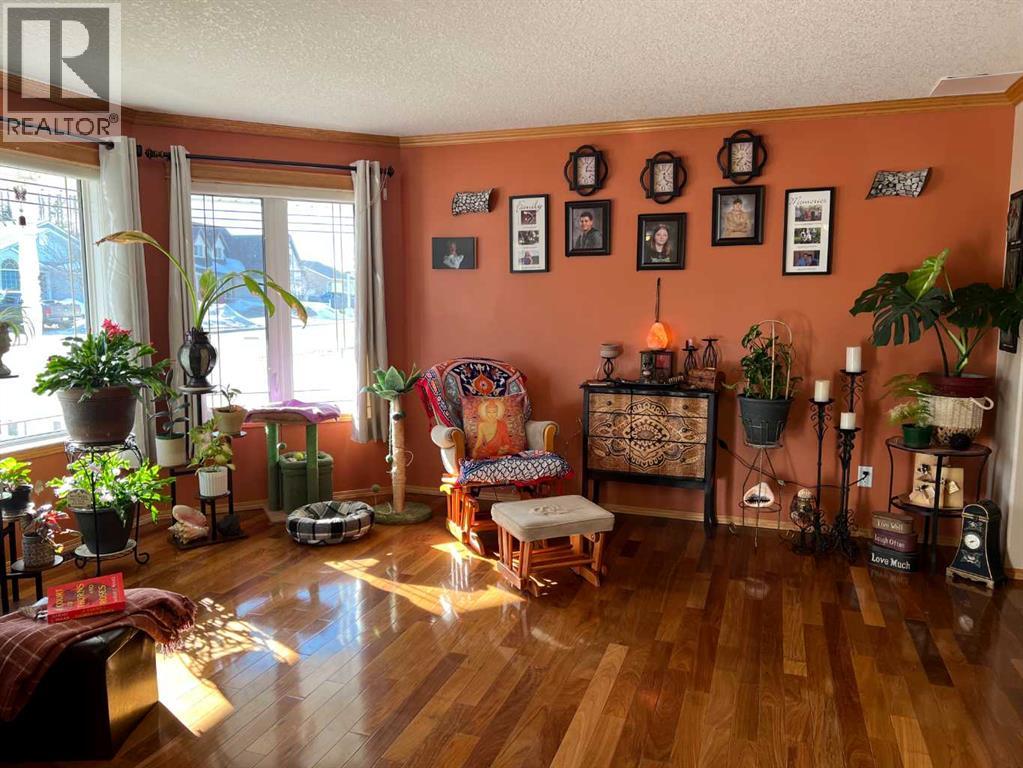 302 8 Avenue Property Photo 10