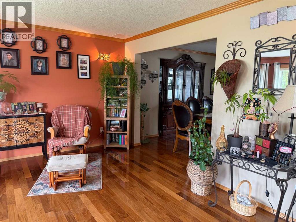 302 8 Avenue Property Photo 11