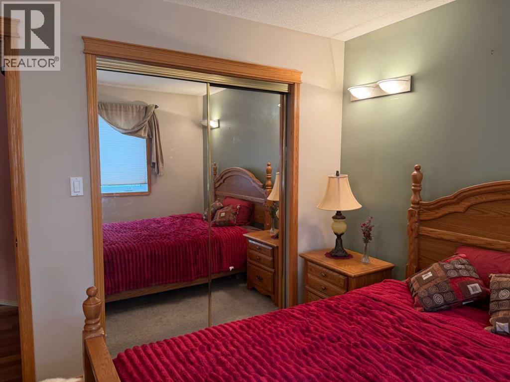 302 8 Avenue Property Photo 25