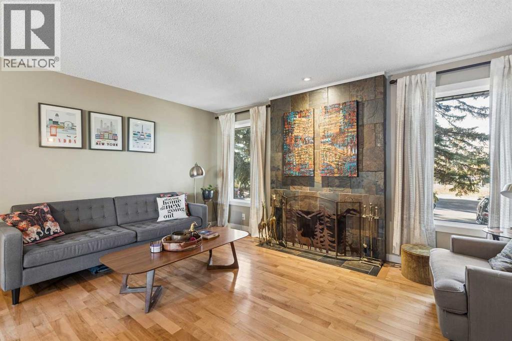 7048 61 Avenue Nw Property Photo 2