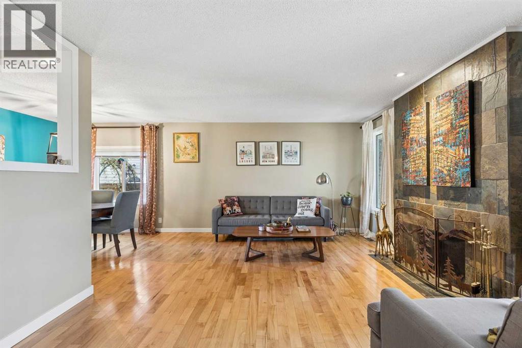 7048 61 Avenue Nw Property Photo 4
