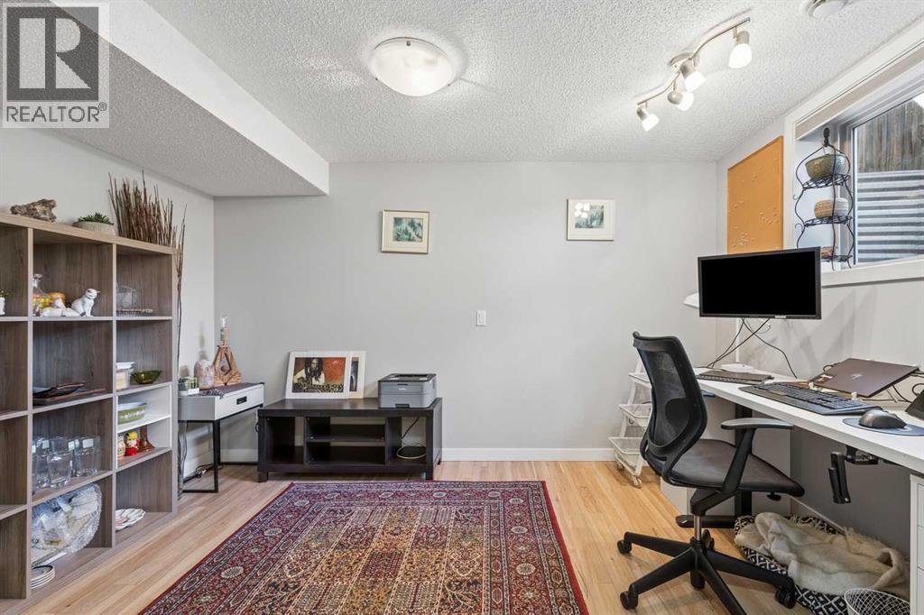 7048 61 Avenue Nw Property Photo 21