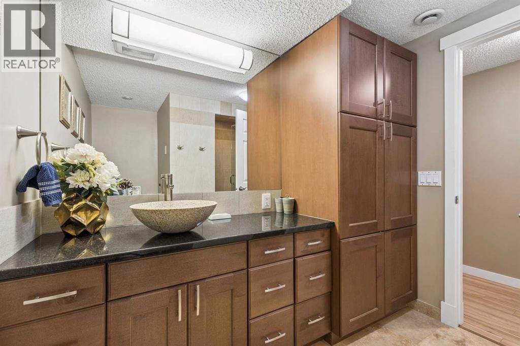 7048 61 Avenue Nw Property Photo 22