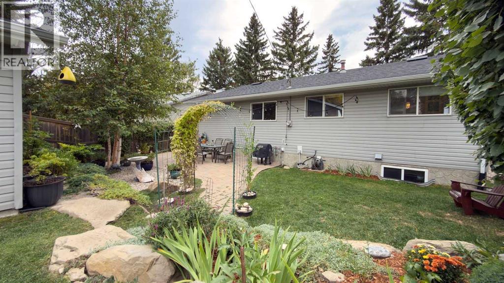 7048 61 Avenue Nw Property Photo 24