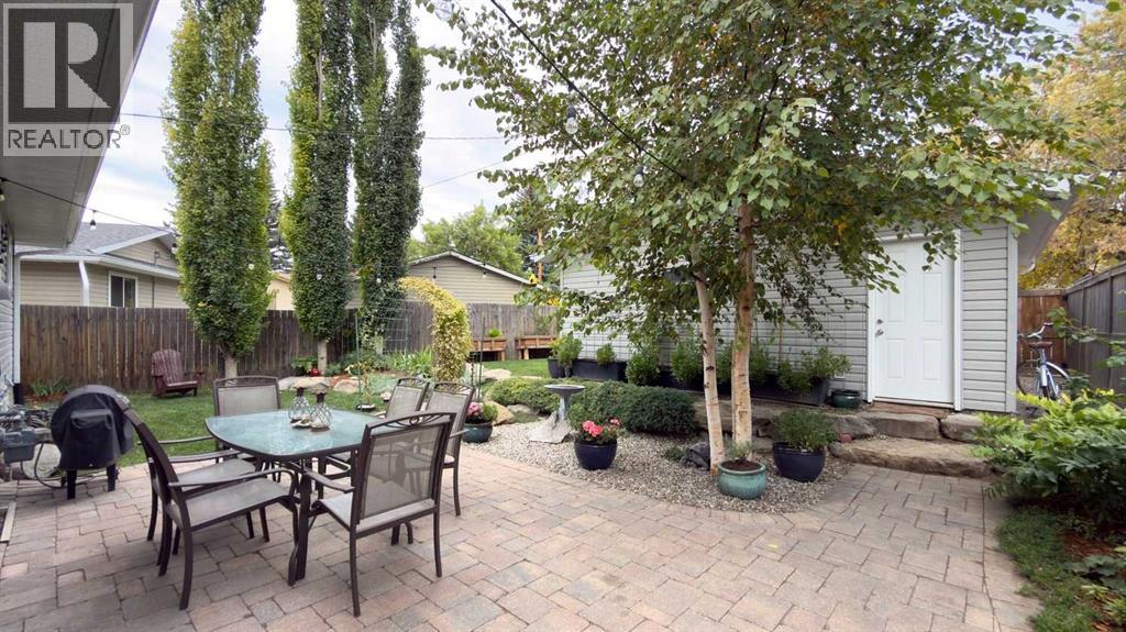7048 61 Avenue Nw Property Photo 28