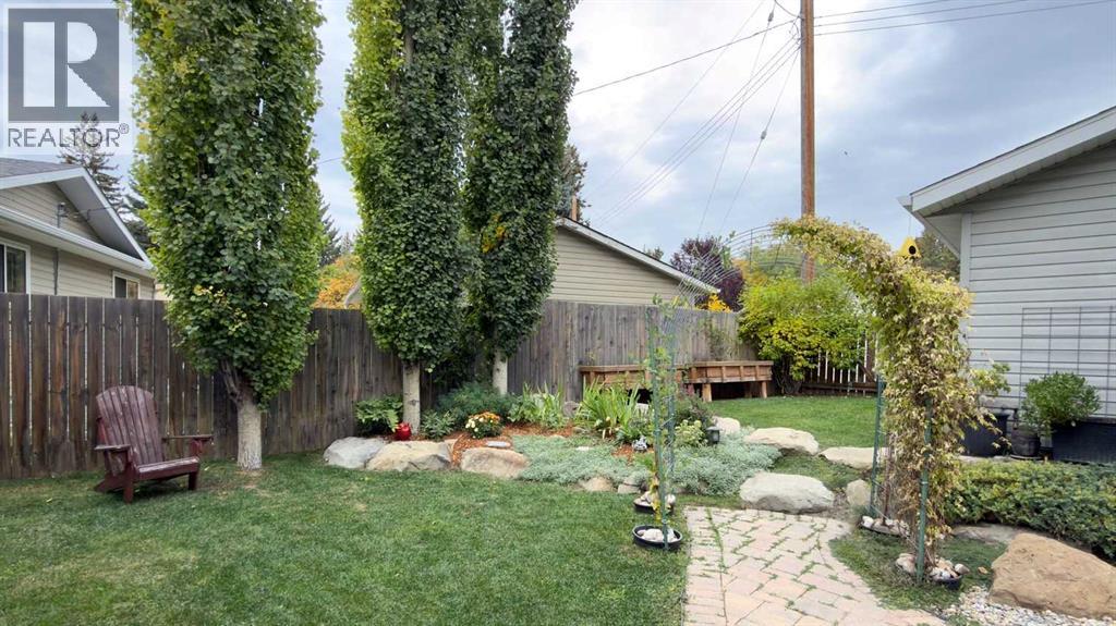 7048 61 Avenue Nw Property Photo 30
