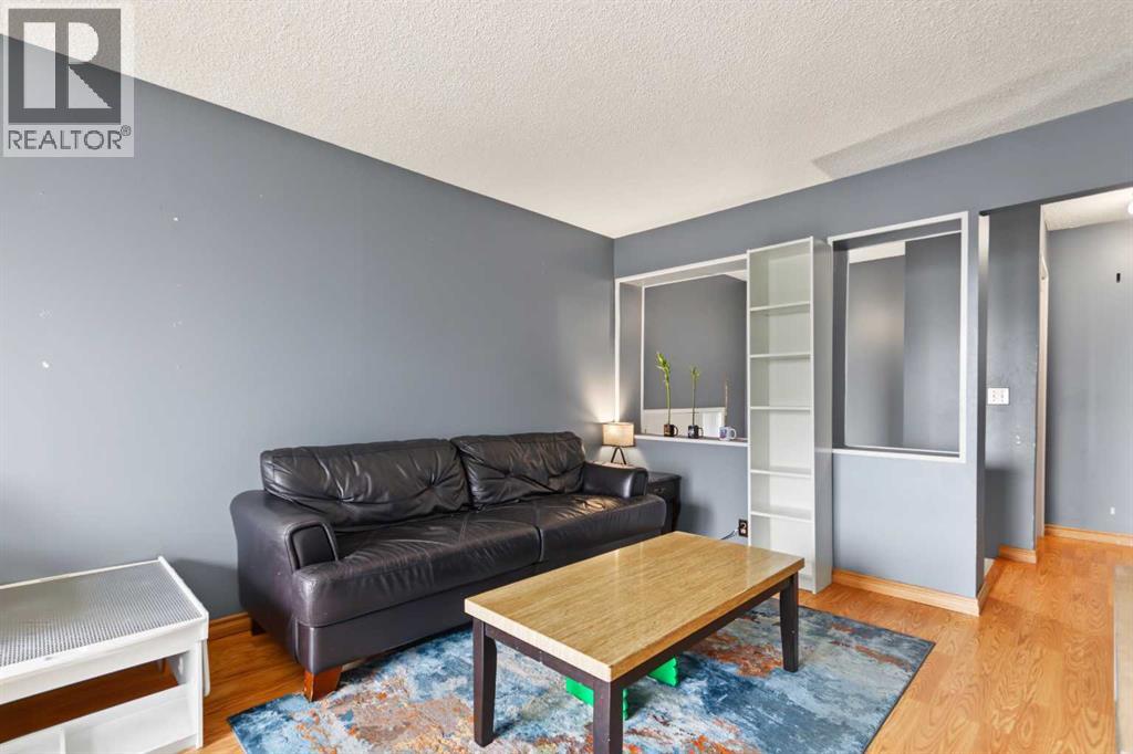 529 42 Street Se Property Photo 5