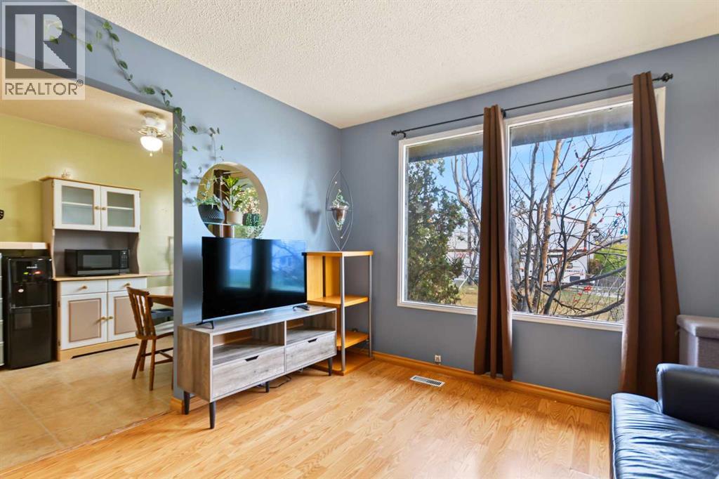 529 42 Street Se Property Photo 7