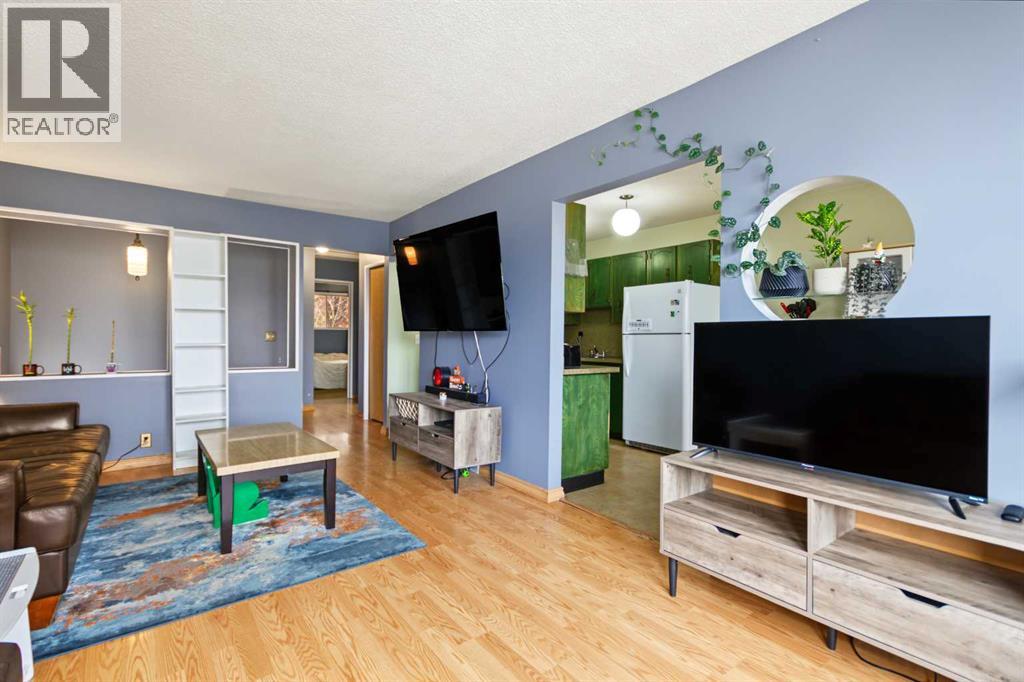 529 42 Street Se Property Photo 8