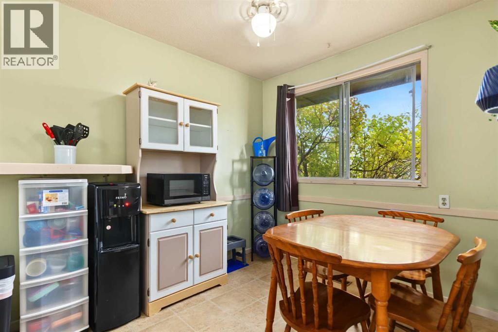 529 42 Street Se Property Photo 9