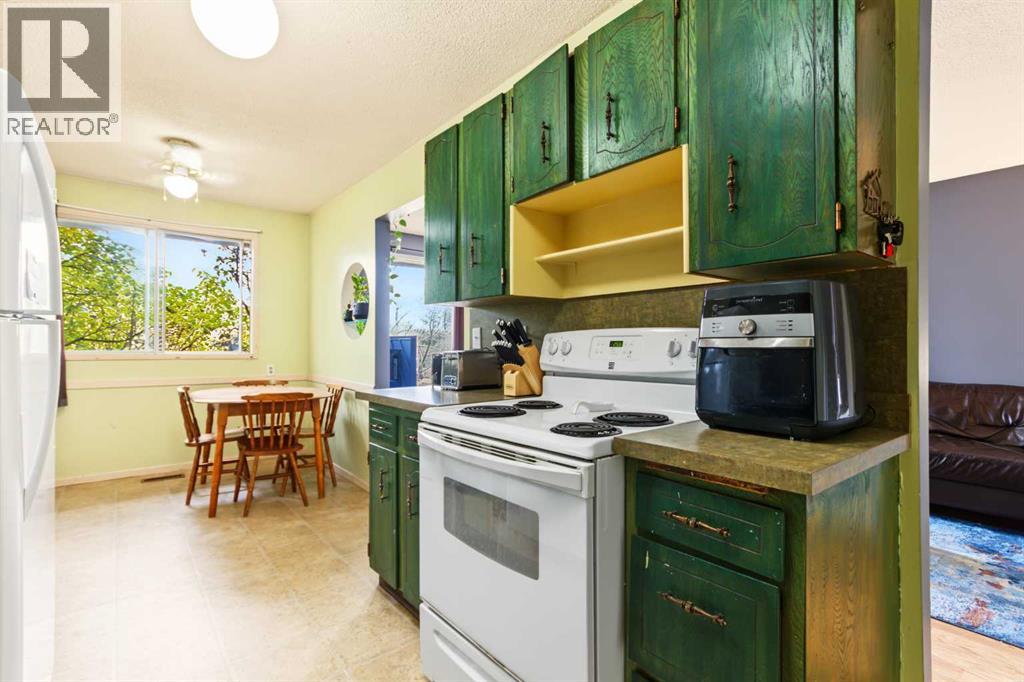 529 42 Street Se Property Photo 11