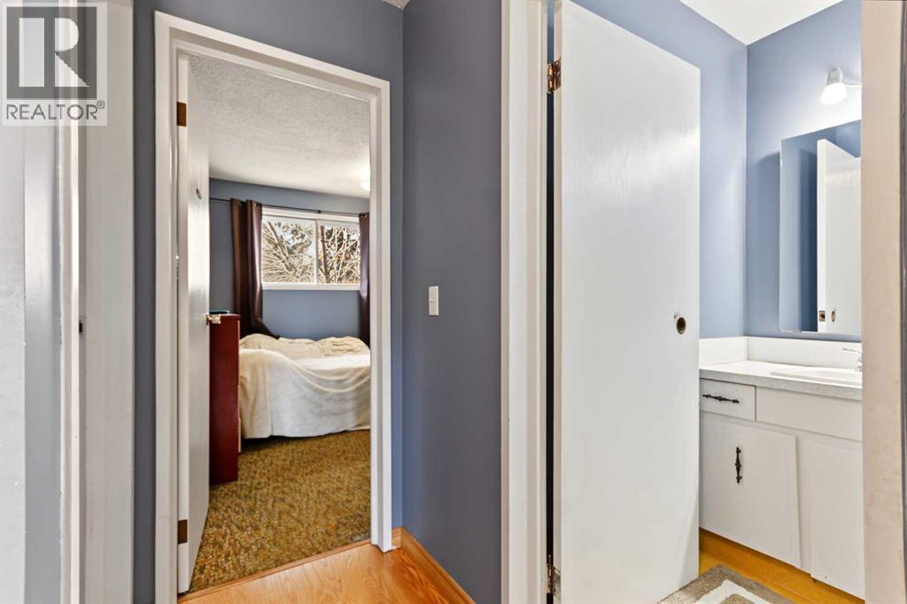 529 42 Street Se Property Photo 13