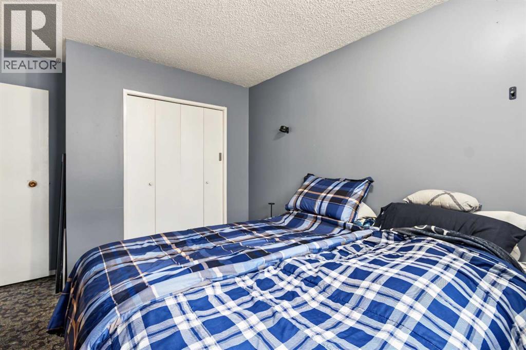 529 42 Street Se Property Photo 16