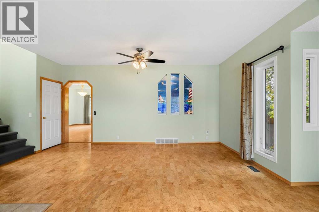 196 River Rock Crescent Se Property Photo 7