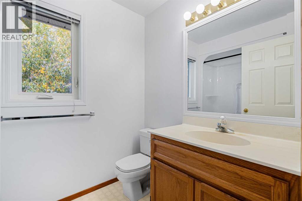 196 River Rock Crescent Se Property Photo 23