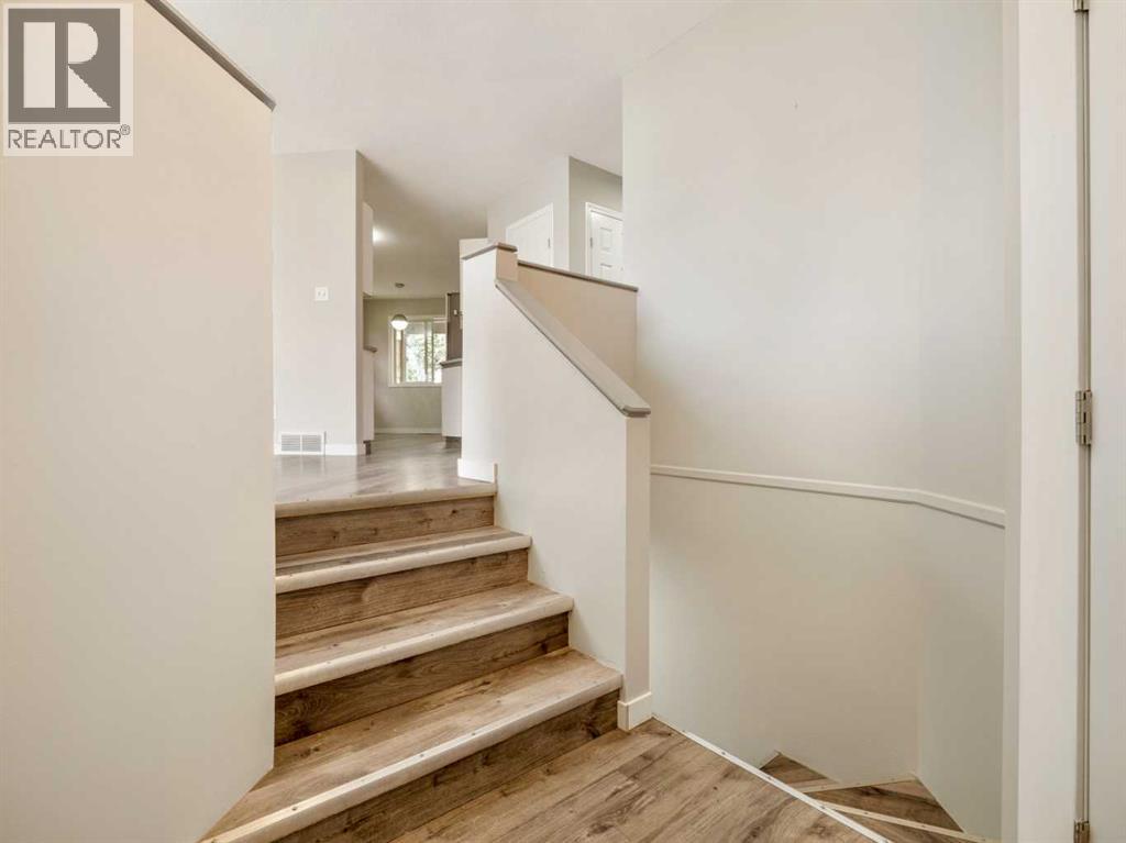 204 Mt Rundle Road W Property Photo 3