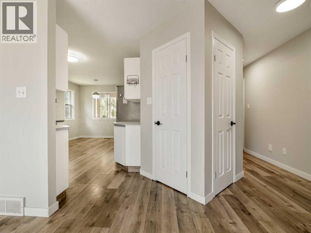 204 Mt Rundle Road W Property Photo 8
