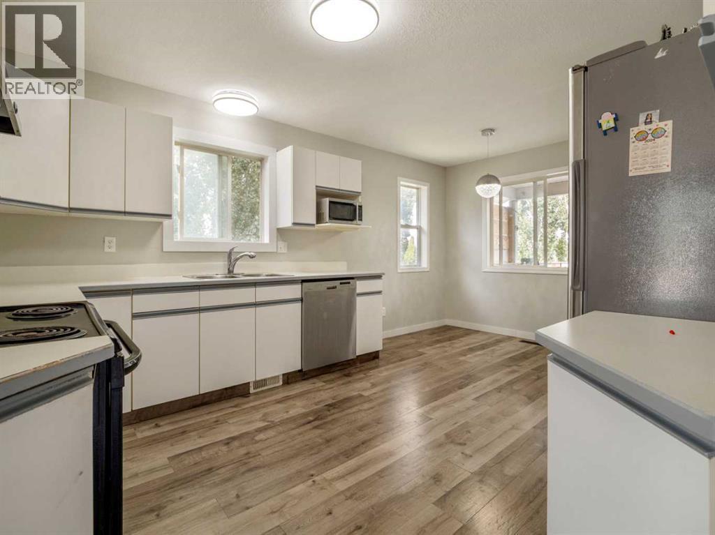204 Mt Rundle Road W Property Photo 9