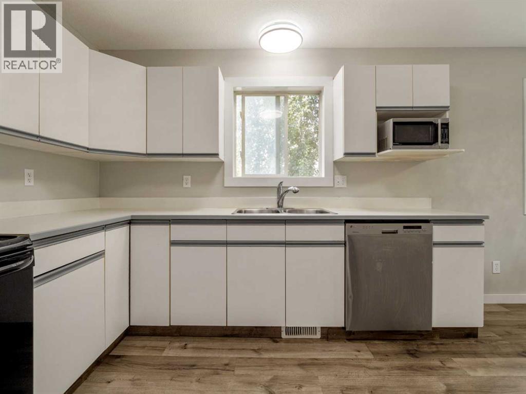 204 Mt Rundle Road W Property Photo 10